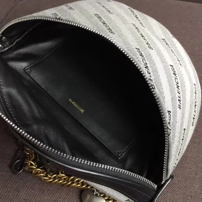 BALENCIAG巴黎世家 半月腰包 帆布材質 滿飾Balenciaga標識提花  BL1813